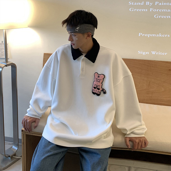 Széles férfi blúz gallérral és gombokkal