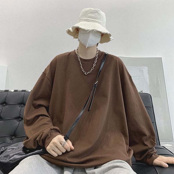 Švarus ir platus vyriškos palaidinės modelis