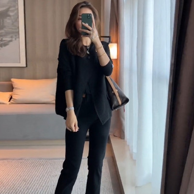 Moderan ženski prsluk u sivoj i crnoj boji