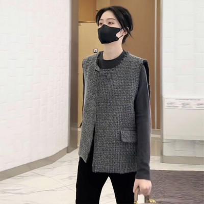 Moderan ženski prsluk u sivoj i crnoj boji