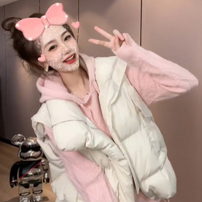 Széles modellű női mellény, zsebbel és cipzárral