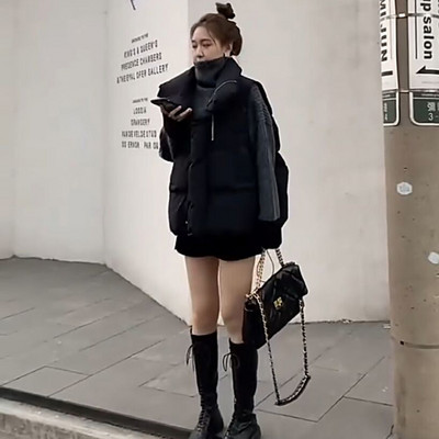 Széles modellű női mellény, zsebbel és cipzárral