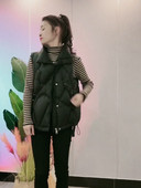 Ženski prsluk s gumbima i džepom