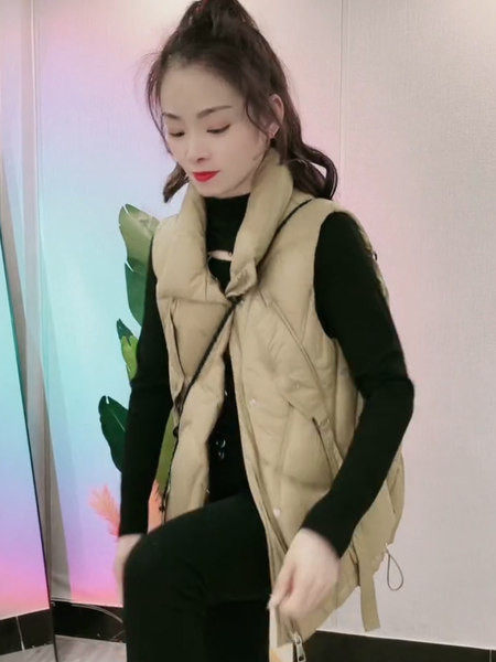 Ženski prsluk s gumbima i džepom