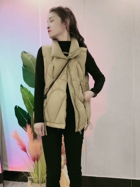 Ženski prsluk s gumbima i džepom