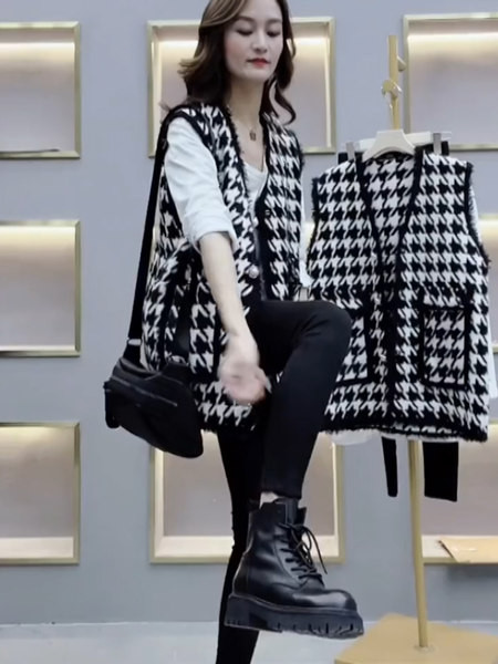 Ženski karirani prsluk s džepom