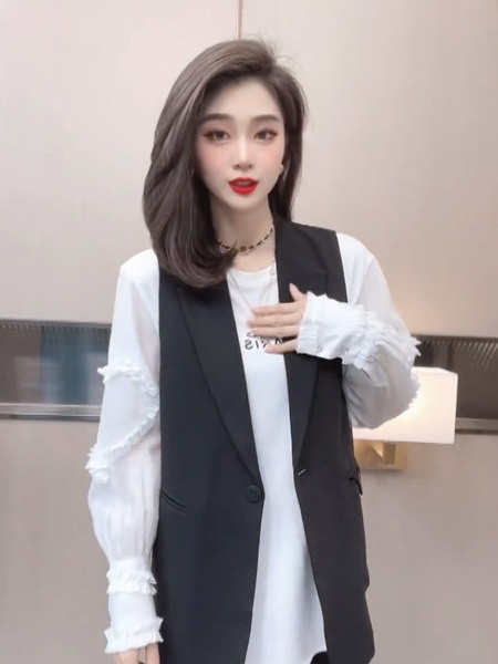 Elegáns női mellény gombokkal