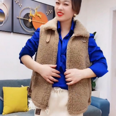 Női kabát zsebekkel