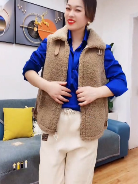 Női kabát zsebekkel