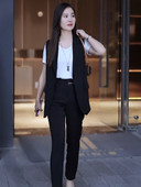 Elegáns női mellény gombbal