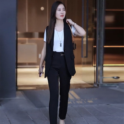 Elegáns női mellény gombbal