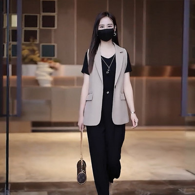 Elegáns női mellény gombbal