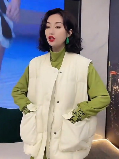 Plataus modelio moteriška liemenė su sagute ir kišene su užtrauktuku