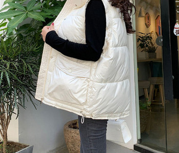 Közepes hosszúságú széles mintás női mellény