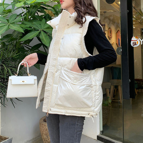 Közepes hosszúságú széles mintás női mellény