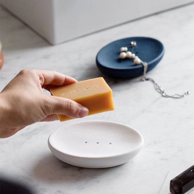 Lengvos prabangos keramikos muilo indas Vonios kambario nusausinimas muilo laikiklis Sandėliavimo reikmenys Tualeto muilo lentynos Buitiniai aksesuarai