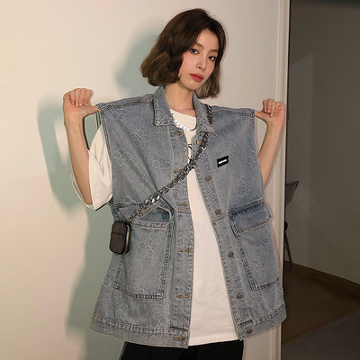 Γυναικείο τζιν γιλέκο με γράμματα και τσέπη