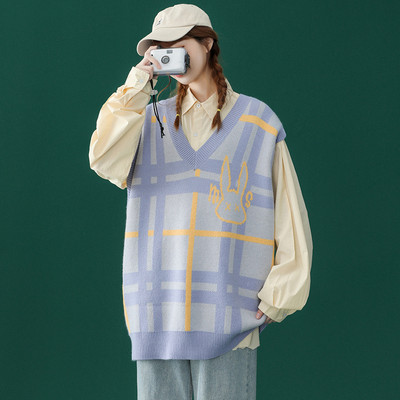 Novi model ženskog pletenog prsluka sa špicastim dekolteom