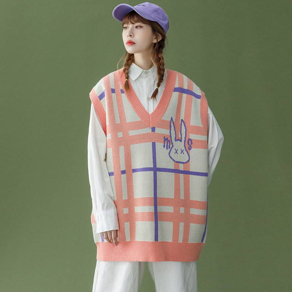 Novi model ženskog pletenog prsluka sa špicastim dekolteom