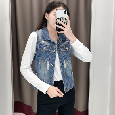 Moteriška džinsinė liemenė su plėšytais motyvais