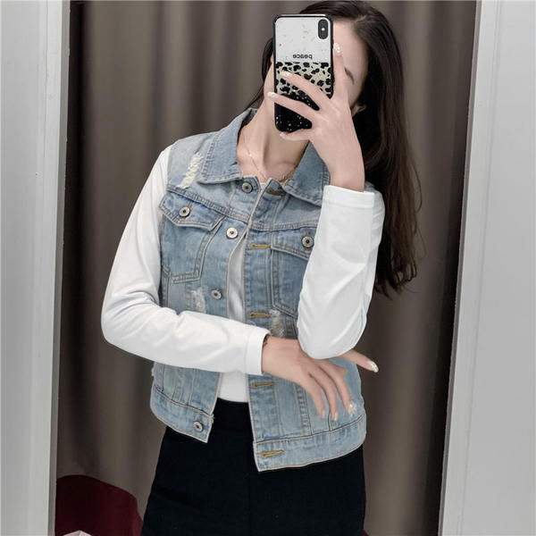 Moteriška džinsinė liemenė su plėšytais motyvais