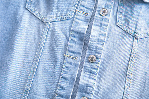 Női farmermellény, zsebbel, szakadt motívumokkal