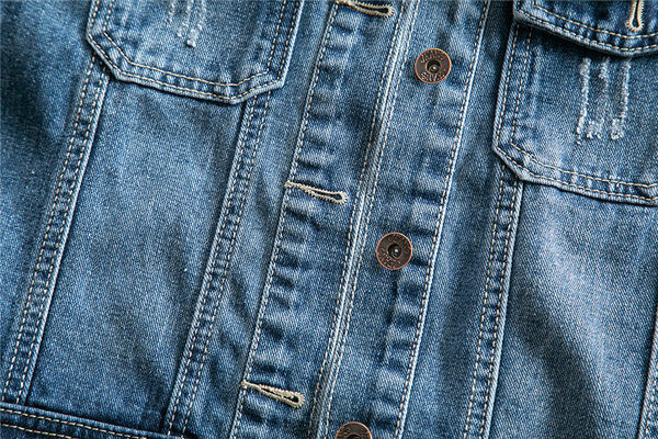 Moteriška džinsinė liemenė su sagomis