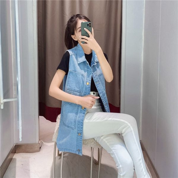 Moteriška džinsinė liemenė su kišene ir apykakle