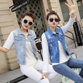 Moderan ženski traper prsluk s klasičnim ovratnikom i gumbima