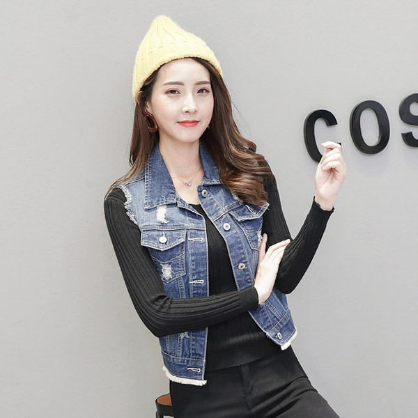 Ženski traper prsluk sa poderanim motivima