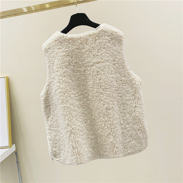 Ženski plišani prsluk s gumbima i džepom