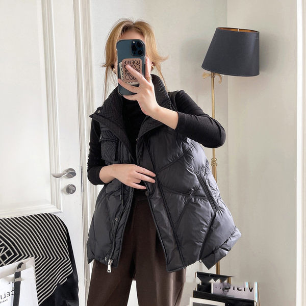 Női mellény cipzárral és gombokkal