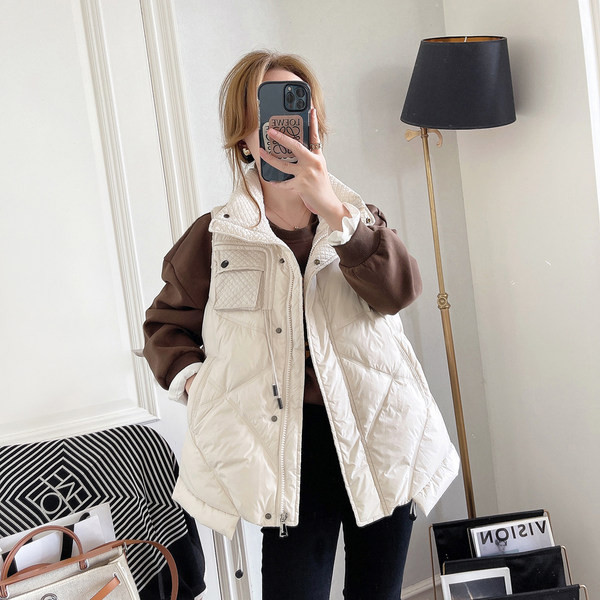 Női mellény cipzárral és gombokkal