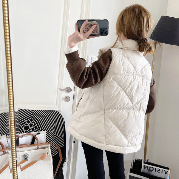 Női mellény cipzárral és gombokkal