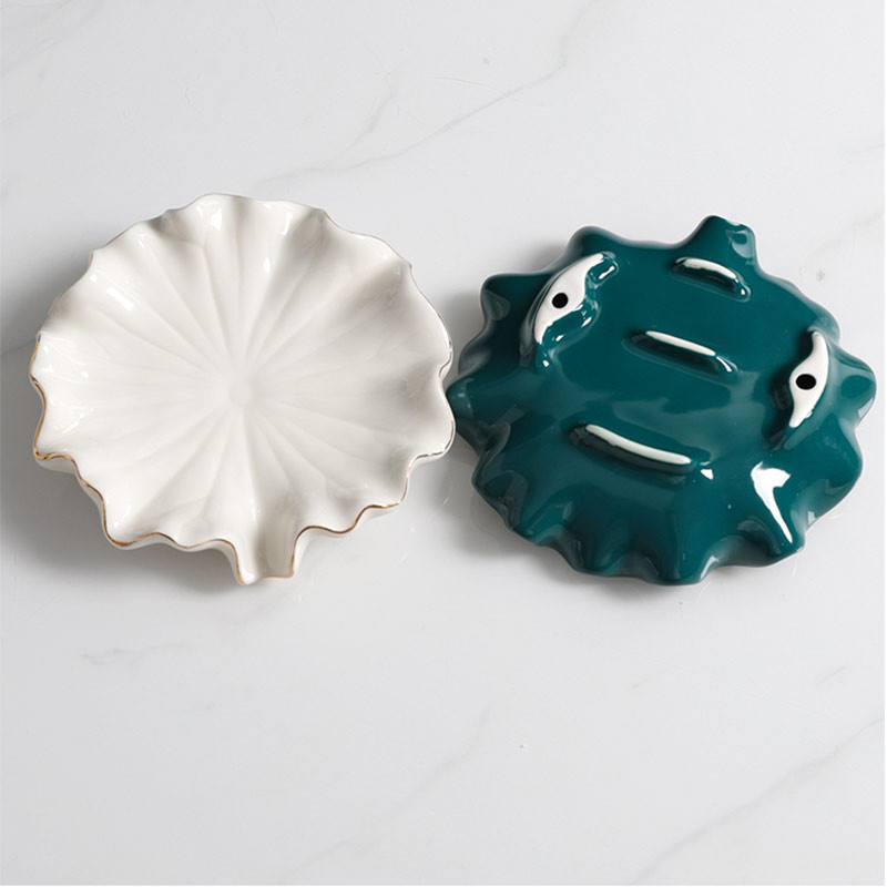 Vonios reikmenys nusausinamojo muilo laikiklis Muilo talpykla Vonios kambario laikiklis Muilo laikiklis Muilo dėžutė Keraminė lotoso lapelio formos muilo laikiklis