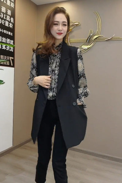 Elegáns női mellény gombokkal - három színben