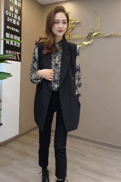 Elegáns női mellény gombokkal - három színben