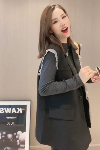 Moderan ženski prsluk s čipkom i kopčanjem na gumbe