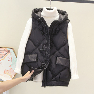 Női mellény kapucnival és cipzárral