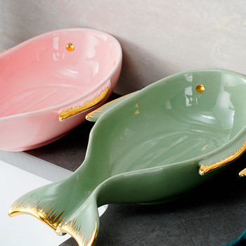 Прекрасна керамична поставка за сапун с дренаж с метална скоба Сапунерка с форма на кит за маса за миене Баня Душ Съхранение Тава Контейнер