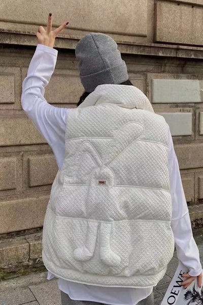 Új modellű, zsebes női mellény