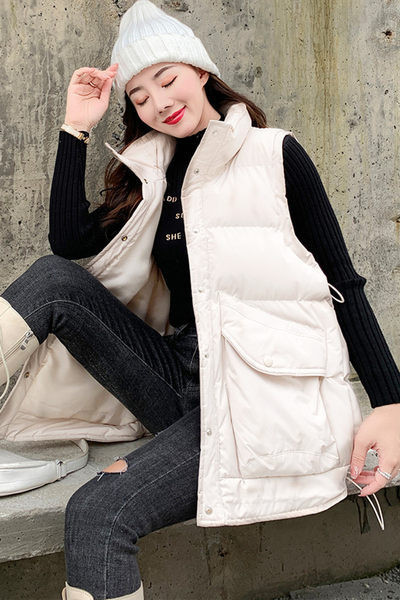 Ležeran ženski prsluk sa džepovima - bijela i crna boja