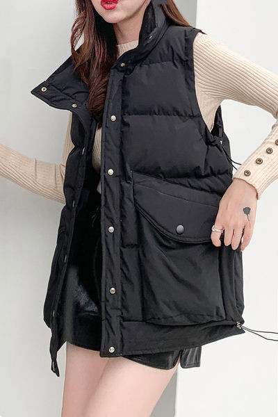 Ležeran ženski prsluk sa džepovima - bijela i crna boja