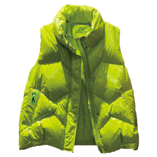 Šiuolaikinė moteriška liemenė su aukšta apykakle ir kišene