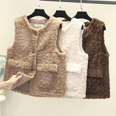 Moteriška pūkinė striukė su sagomis