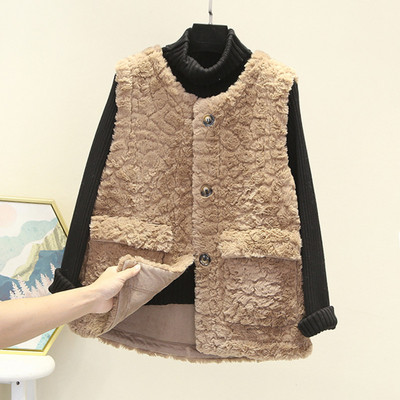 Moteriška pūkinė striukė su sagomis