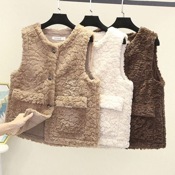 Moteriška pūkinė striukė su sagomis