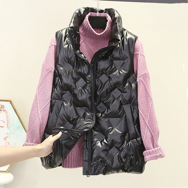 Női mellény kapucnival és zsebbel, két színben