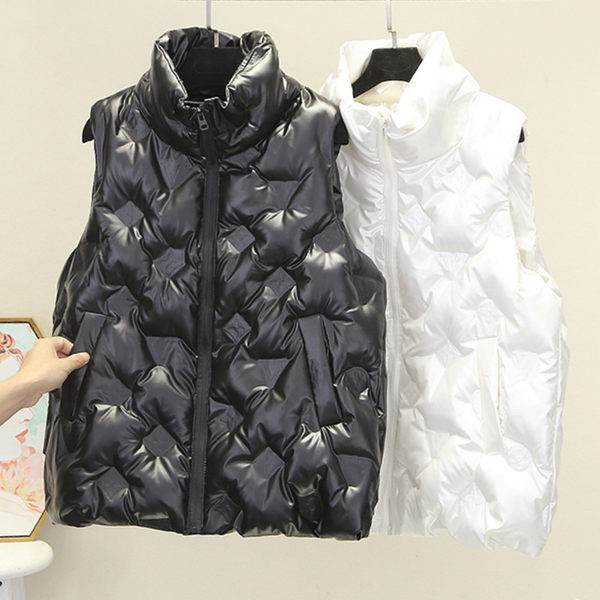 Női mellény kapucnival és zsebbel, két színben