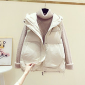 Moteriška liemenė su gobtuvu ir kaklaraiščiais